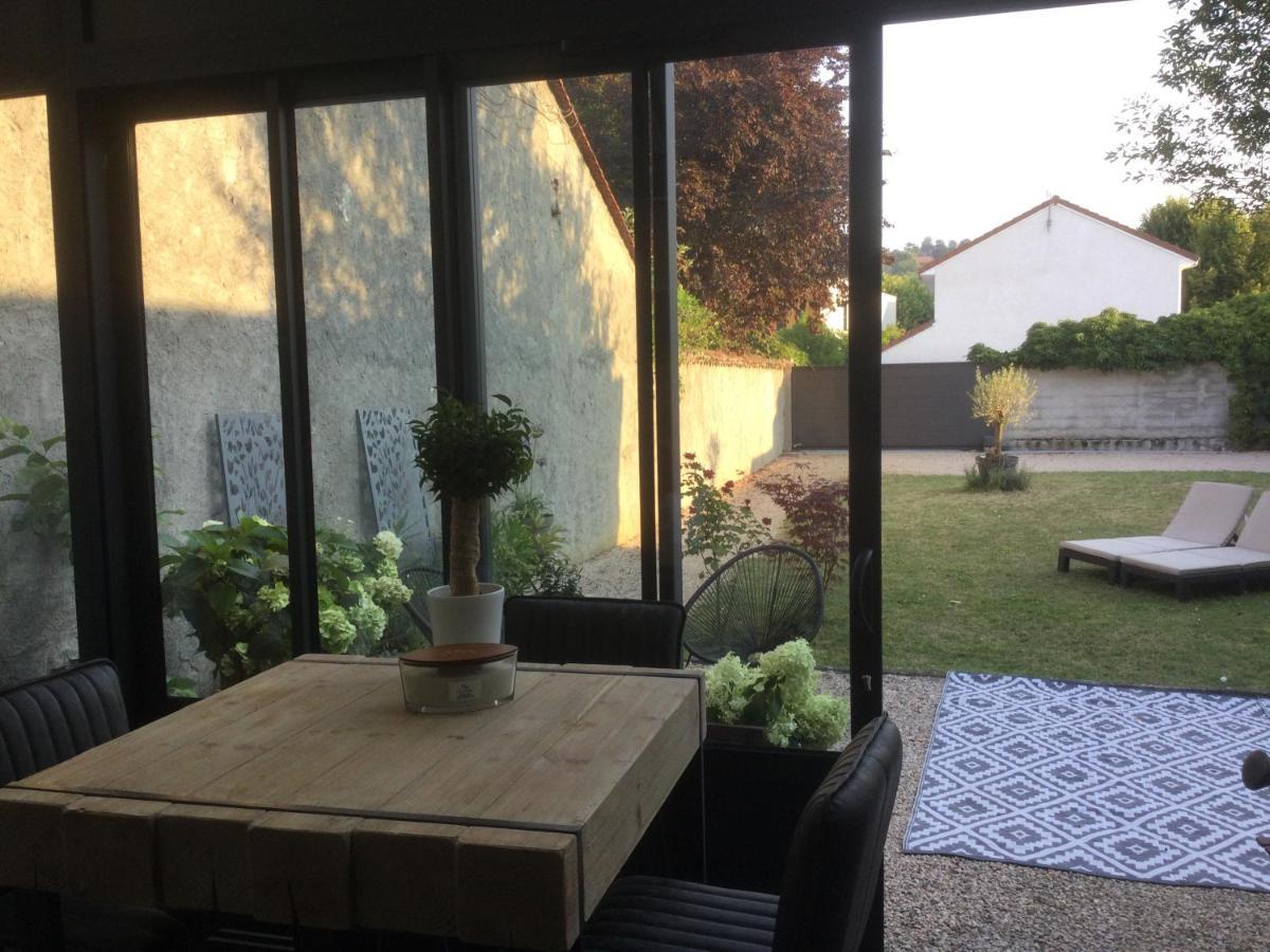 Le Clos De La Tour Luaran gambar